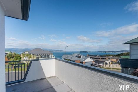 Photo of property in 59 Dress Circle, Newlands, Wellington, 6037