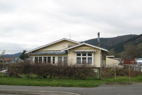 Photo of property in 2 Cromwell Street, Murchison, 7007
