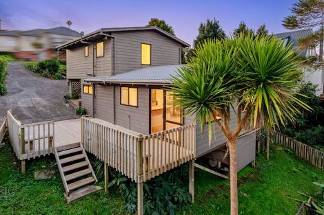 Photo of property in 2/104 Ocean View Road, Northcote, Auckland, 0627