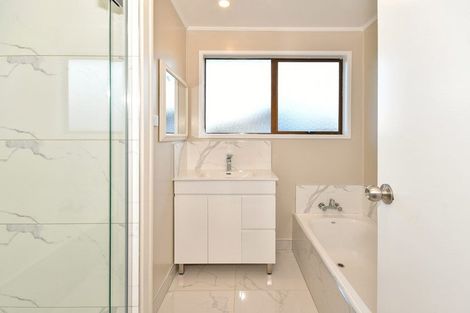 Photo of property in 1 Montego Place, Weymouth, Auckland, 2103