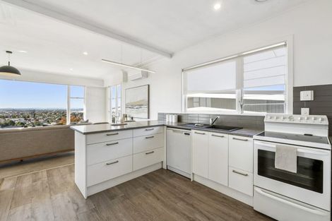 Photo of property in 21 Speedy Crescent, Hillcrest, Auckland, 0627