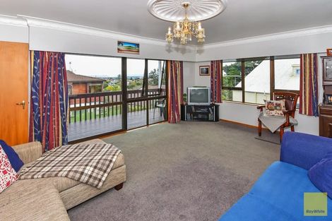 Photo of property in 1 Kingsclere Place, Goodwood Heights, Auckland, 2105