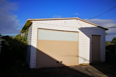 Photo of property in 100 Gossamer Drive, Pakuranga Heights, Auckland, 2010