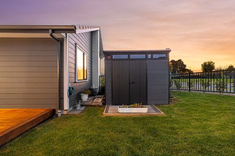 Photo of property in 9 Metoriti Crescent, Karaka, 2124