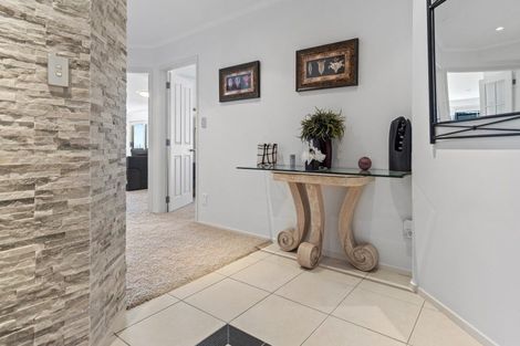 Photo of property in 3/45 Marine Parade, Mount Maunganui, 3116