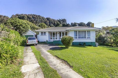 Photo of property in 15 Main Road, Tawa, Wellington, 5028