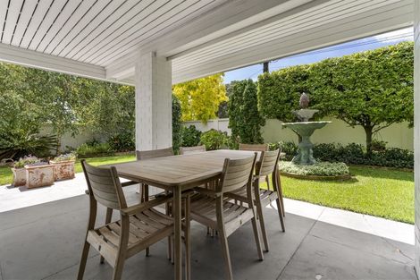 Photo of property in 1 Seacliffe Avenue, Belmont, Auckland, 0622