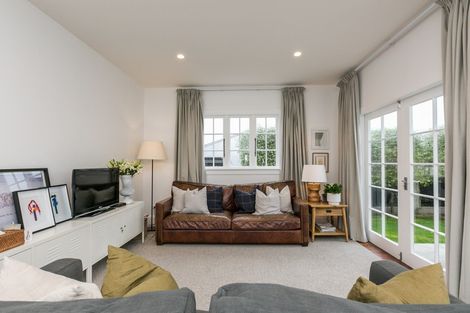 Photo of property in 9 Gillean Street, Havelock North, 4130