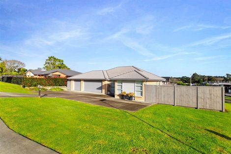 Photo of property in 38 Gilbransen Road, Kumeu, 0810