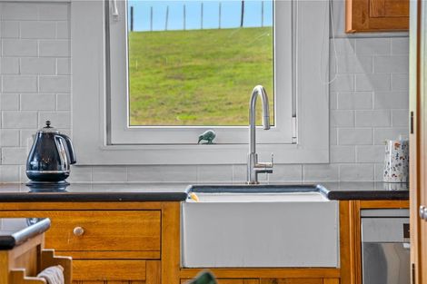 Photo of property in 100 Evans Road, South Head, Helensville, 0874