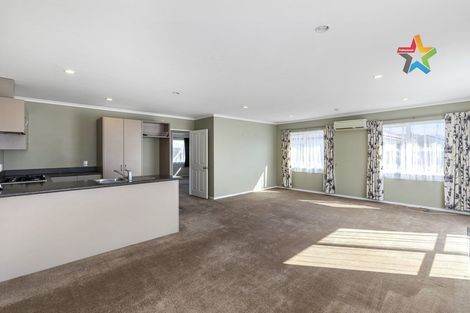 Photo of property in 35 Woodland Mews, Wainuiomata, Lower Hutt, 5014