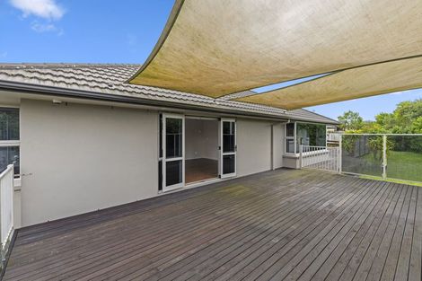 Photo of property in 27 Johnstone Drive, Fitzherbert, Palmerston North, 4410