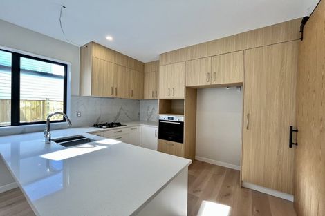 Photo of property in 2/19 Edwards Avenue, Henderson, Auckland, 0610