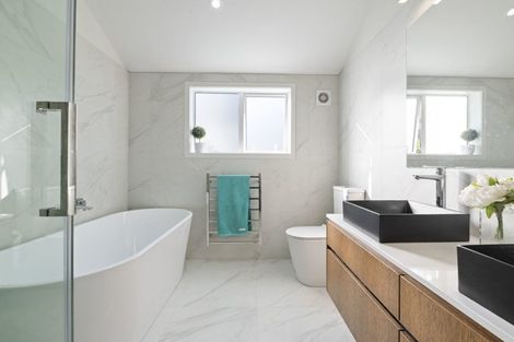 Photo of property in 4/92 Churchill Road, Murrays Bay, Auckland, 0630