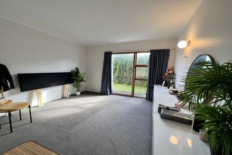 Photo of property in 24 The Esplanade, Eastern Beach, Auckland, 2012