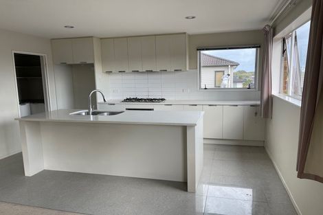 Photo of property in 18 Mulroy Place, Pinehill, Auckland, 0632