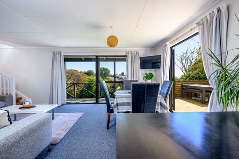 Photo of property in 3 Lindaver Grove, Merrilands, New Plymouth, 4312