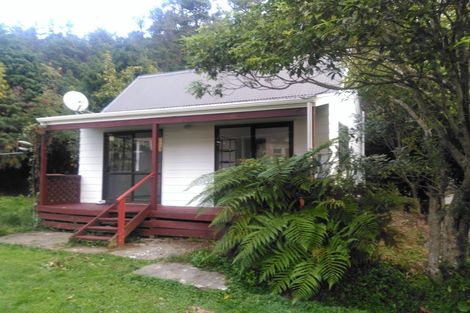 Photo of property in 42 Kamahi Street, Stokes Valley, Lower Hutt, 5019