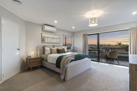 Photo of property in 6 Liston Crescent, Cockle Bay, Auckland, 2014