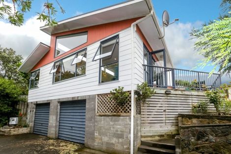 Photo of property in 10 Mcfarlane Street, Oakura, 4314