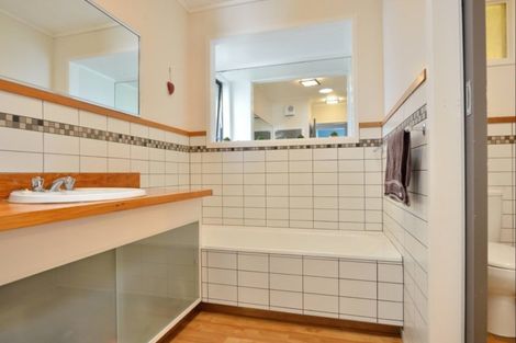 Photo of property in 2 Dillon Bell Road, Whataupoko, Gisborne, 4010