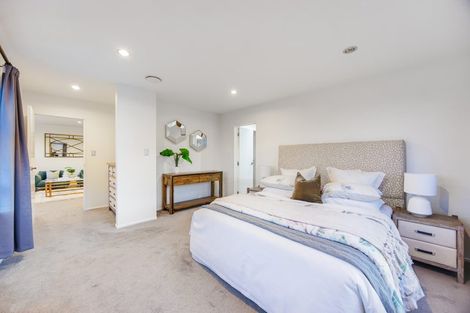 Photo of property in 52 Chesterfield Way, Orewa, 0931