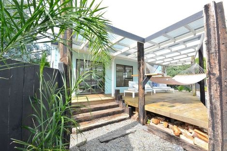 Photo of property in 2 Island View Terrace, Waikanae Beach, Waikanae, 5036