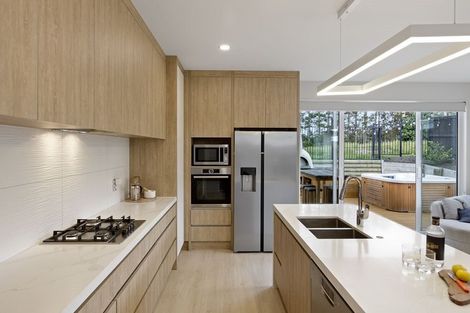 Photo of property in 13 Barrique Road, Kumeu, 0810