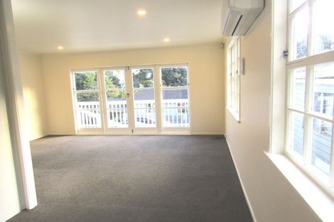 Photo of property in 1/12 Vonnell Place, Birkdale, Auckland, 0626