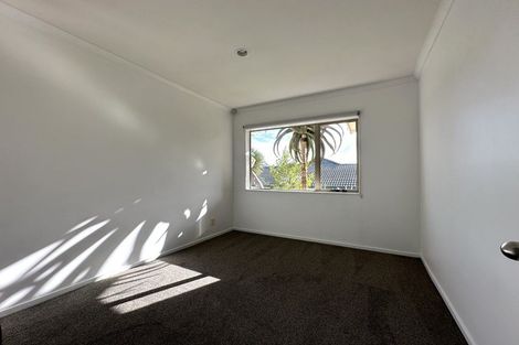 Photo of property in 3 Chesterton Terrace, Henderson, Auckland, 0612