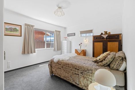 Photo of property in 2 Surrey Lane, Levin, 5510