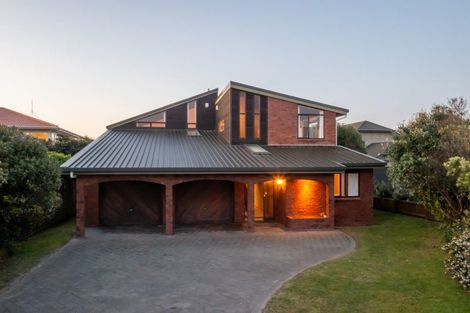 Photo of property in 10 Nuhaka Place, Paraparaumu Beach, Paraparaumu, 5032