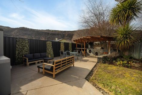 Photo of property in 11 Elva Dawson Place, Arrowtown, 9302