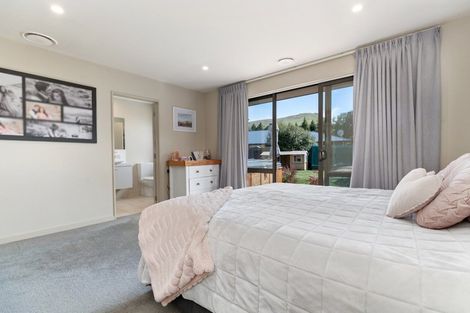 Photo of property in 8 Ada Place, Lake Hayes, Queenstown, 9304