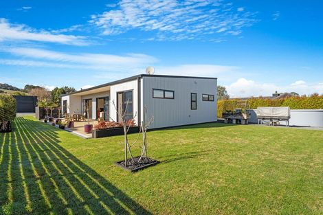 Photo of property in 5 Awanui Crescent, Matakana, Warkworth, 0985