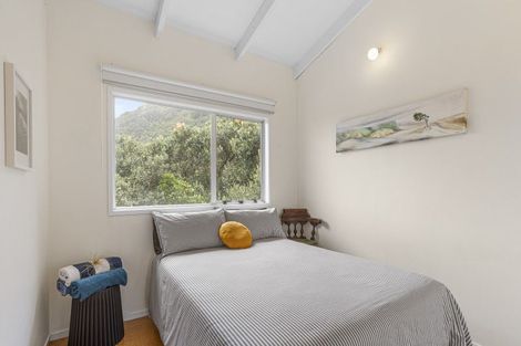 Photo of property in 36 North Piha Road, Piha, 0772
