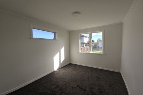 Photo of property in 4 Peachgrove Road, Te Atatu Peninsula, Auckland, 0610
