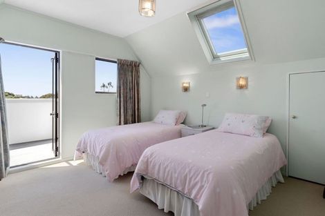 Photo of property in 11 Elmira Place, Browns Bay, Auckland, 0630