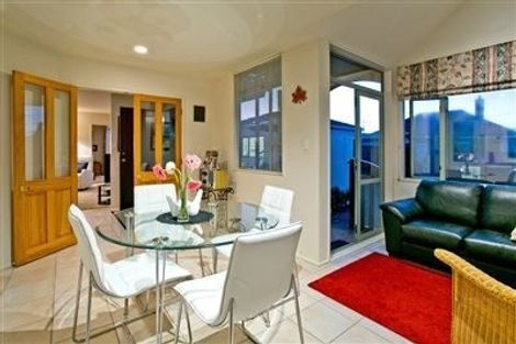 Photo of property in 2/24 Shakespeare Road, Milford, Auckland, 0620