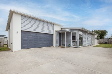 Photo of property in 15 Spinifex Street, Papamoa Beach, Papamoa, 3118
