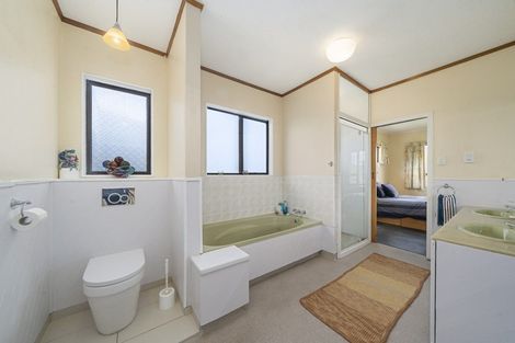 Photo of property in 2 Puketai Place, Pukerua Bay, 5026