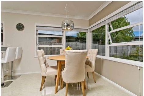 Photo of property in 9 Blakeborough Drive, Forrest Hill, Auckland, 0620