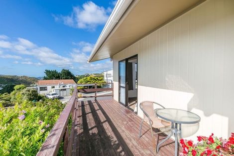 Photo of property in 23 Cheltenham Terrace, Newlands, Wellington, 6037