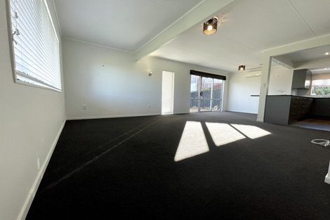 Photo of property in 15 Dalwhinnie Parade, Highland Park, Auckland, 2010
