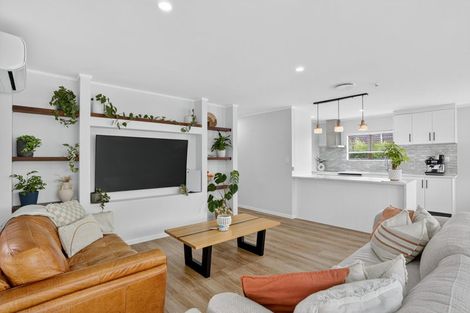 Photo of property in 17 Topliss Drive, Northcross, Auckland, 0632