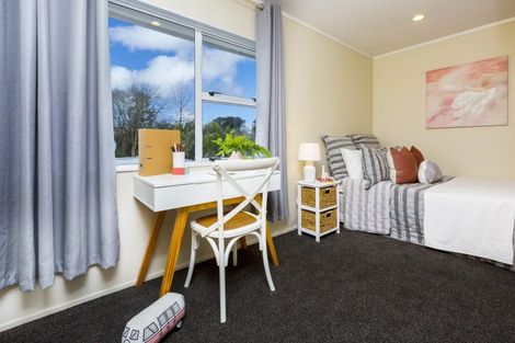 Photo of property in 1 Deller Grove, Silverstream, Upper Hutt, 5019