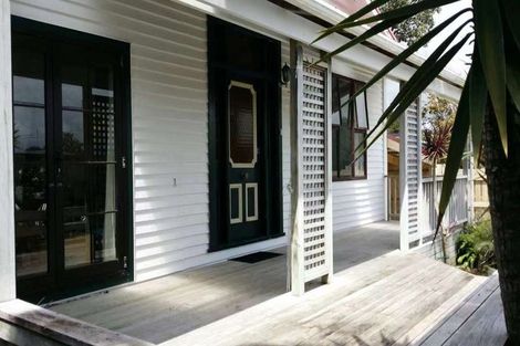 Photo of property in 29 Paynters Avenue, Strandon, New Plymouth, 4312