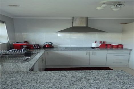 Photo of property in 13 Kokako Rise, Papakura, 2110