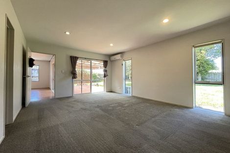 Photo of property in 13a Woodside Road, Massey, Auckland, 0614