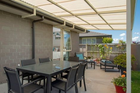 Photo of property in Waterview Estate, 18/4 Greystone Place, Omokoroa, 3114
